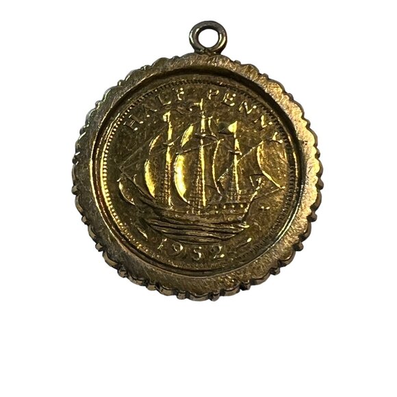 Great Britian Half Penny 1952 Pendant Gold Tone Crystal and Pearl Frame - Picture 2 of 8